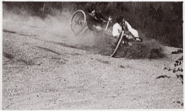 Zissou et Louis sur un bob, Rouzat, 22 août 1913 Zissou et Louis sur un bob, Rouzat, 22 août 1913